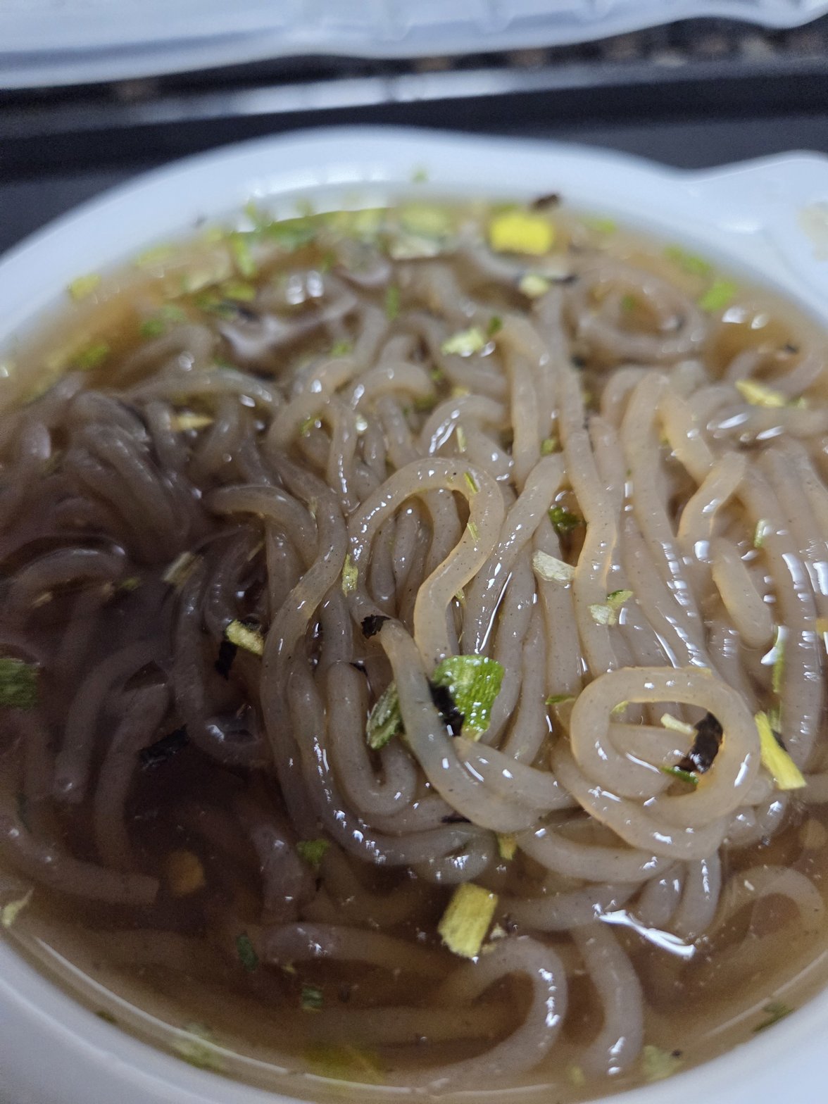 빼빼곤약 바로먹는 발효곤약 냉모밀 후기 | 총 70kcal, 와사비 고명이 꽤 세네요~