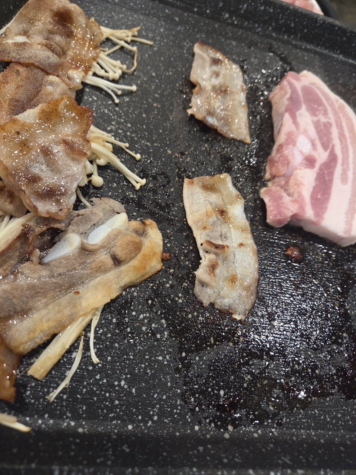 최대패 성신여대 후기 | 대패·통삼겹 100g 4,900원, 친구랑 한 달에 두 번은 꼭 가는 고깃집~